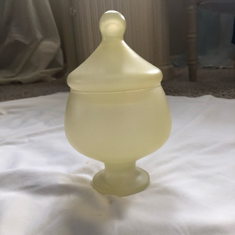 VINTAGE NWOT YELLOW GLASS BOTTLE - Picture 8 of 8